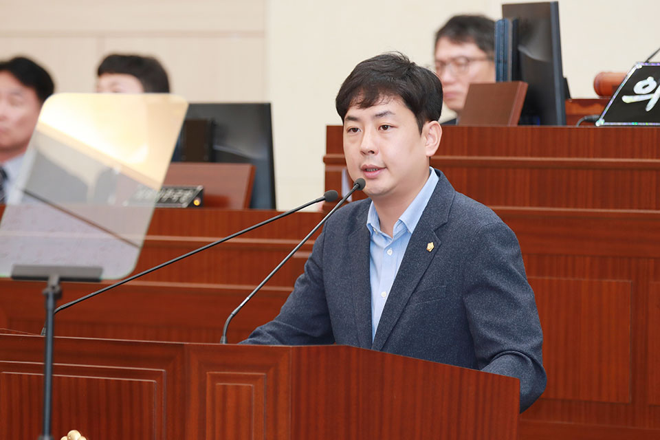 ▲5분 자유발언을 이어간 안동시의회 안유안 의원.(사진 안동시의회 제공)